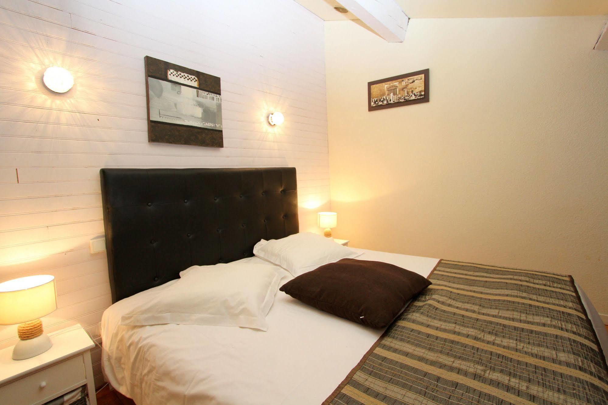 Auberge Des Pins Tourrettes Exterior photo