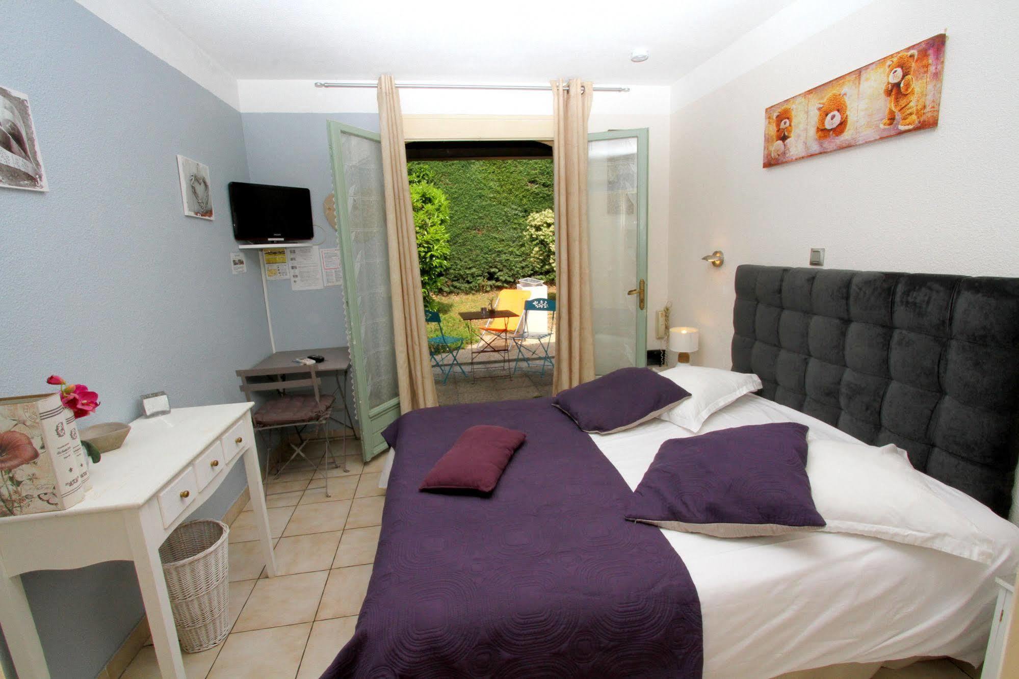 Auberge Des Pins Tourrettes Exterior photo